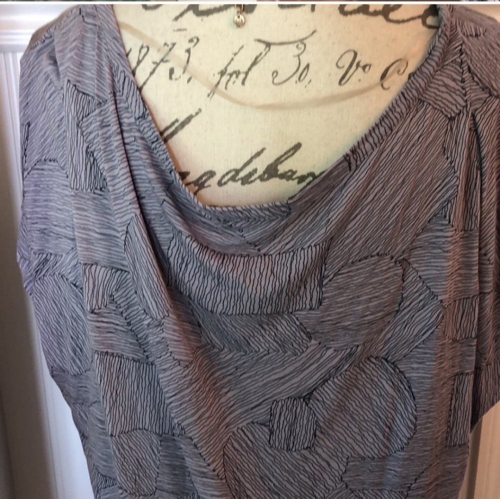 GAP patterned Short Sleeved Top - Picture 2 of 7
